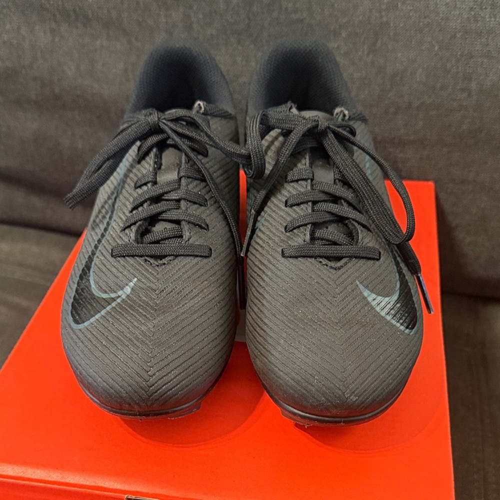 ⚽️ NEW Nike Black Kids Cleats Junior Vapor 16 Club Size 1.5